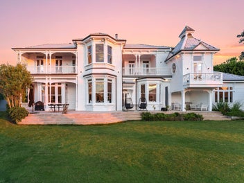 Remuera renovated villa in Scotts Landing