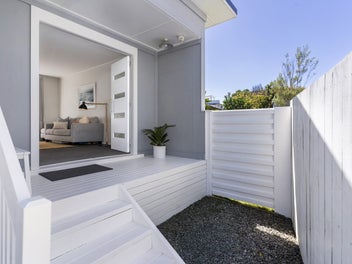 Tiroroa Cottage: Charming and Contemporary