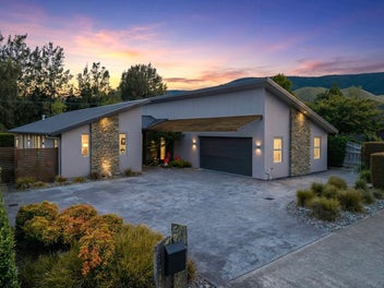 Beautiful contemporary styling, lovely setting