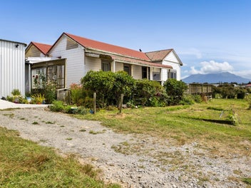 Tendering A 10 Acre Lifestyle Opportunity