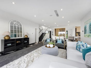 Waterfront and Sophistication on Pararekau Island