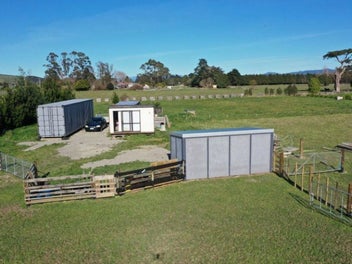 LIFESTYLE SECTION WITH INFRASTRUCTURE NEAR TOWN