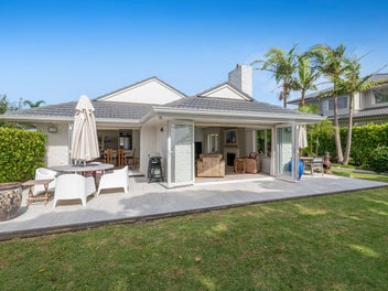 Coastal sanctuary – one level brick and tile