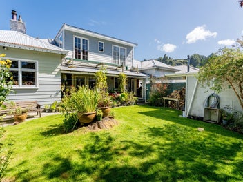 10 Carr Street – Space, Charm and Possibility