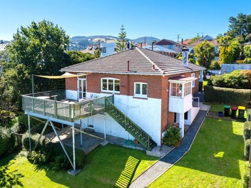 Opoho Family Favourite - Sun & Views