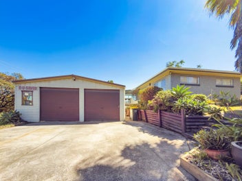 811m² (approx) Corner Goldmine & Potential