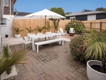 Sun-Soaked Coastal Living - 400m to Orewa Beach