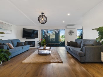 Freehold 793sqm; 8 Off-Street Parks; Walk 2 School