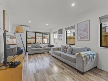 Standalone 4 Bed, 3 Bath Beauty – Ticks All th...