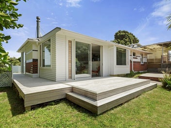 Stunning Harbour Views - Five Bedrooms!