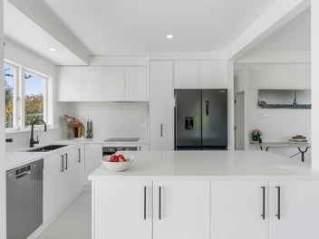 HOME AND GARDEN - LOVE STORY