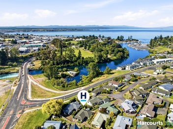 Stay Close. Play & Escape.