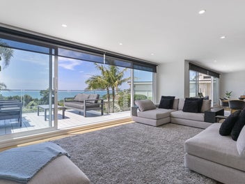 Renovated Home & Granny with Stunning Sea Views