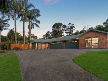 FOREVER LIFESTYLE HOME WITH MINOR NEAR THE BAYS