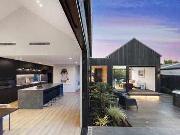 Stylishly Single In St Albans!