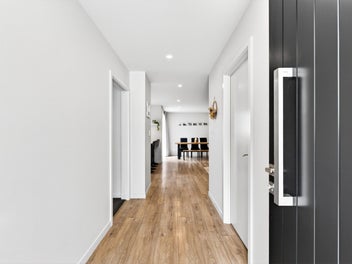 Views That Speak for Themselves in Poraiti