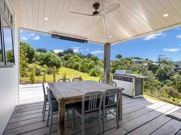 Quality Home overlooking Tutukaka Marina