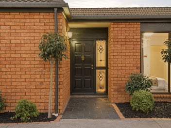 Large Family Home in Burnside High School Zone!