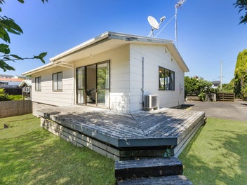 Do-Up Gem in the Heart of Papatoetoe!