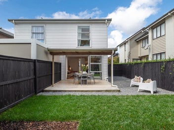 Garden, covered deck and parking for 3