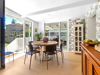 Classic Kiwi Home In Paradise Gardens