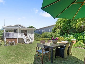 Super-Cute 1920s bungalow - Ready To Move In!
