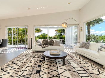 MODERN, PRIVATE & DESIGNED FOR EASY LIVING