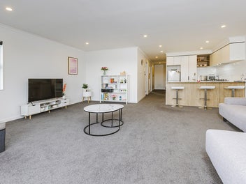 Premium Penthouse 2 bedroom ~75sqm in Ormiston