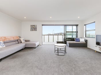 75sqm, 2 bedroom Premium Penthouse in Ormiston