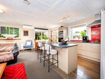 Large Family Living in Havelock North