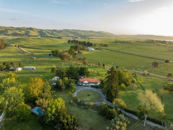 Historic Poukawa Homestead with Modern Luxury