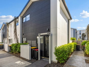 Sun Soaked 1 Bedroom Gem in Prime Central Location