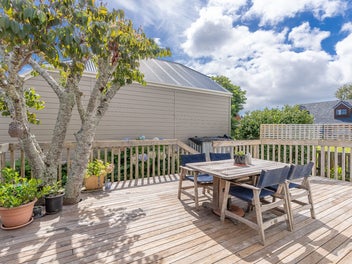 Sweet, Sunny & Seriously Charming