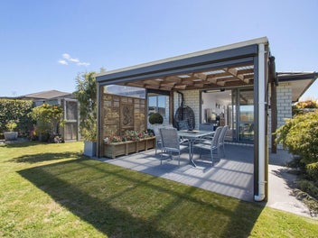Move In, Relax & Enjoy the View