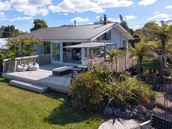 Where Privacy Meets Panoramic Lake Rotorua Views