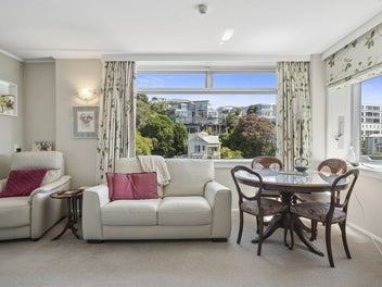 Live the Iconic Oriental Bay Lifestyle!