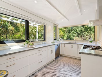 Distinctive Residence Set Amongst Nature