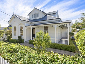 Final Opportunity - Big Villa, Big Views