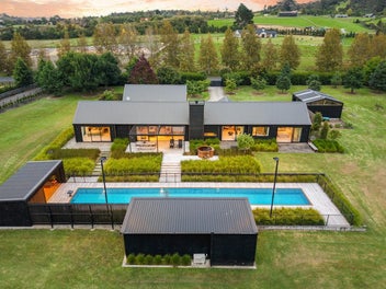 Sleek Edgy Country Glamour