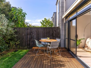 Corner Living - Coastal Ease!