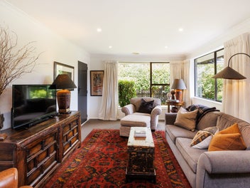 HOKOWHITU CUL DE SAC - IMMACULATE