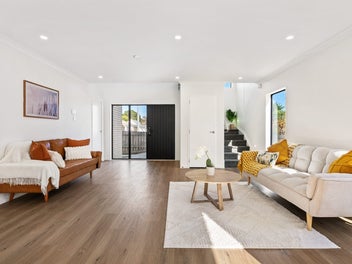 LAST WEEK TO VIEW BEFORE THE AUCTION!