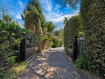 Secluded 3 Bed Retreat with Office and Sleepout