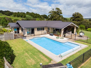 Lifestyle Freedom with Pool, Views & Shed Space