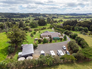 Lifestyle Freedom with Pool, Views & Shed Space