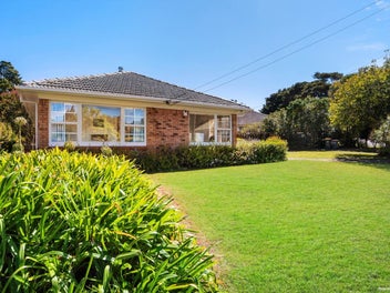 Timeless Family Living in Hillpark