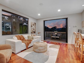 A Rare Family Haven in Schnapper Rock