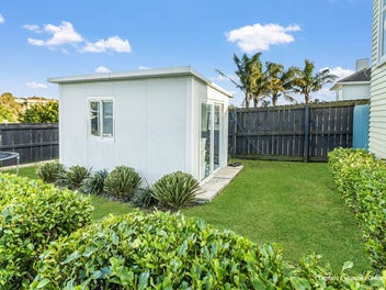 Sunny Single-Level Living with Bonus Sleepout