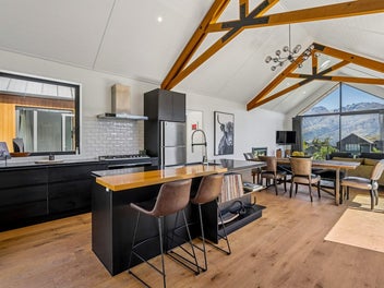 Luxury, Views & Lifestyle Combined