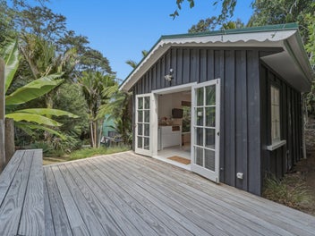 Beach - Bach - Retreat